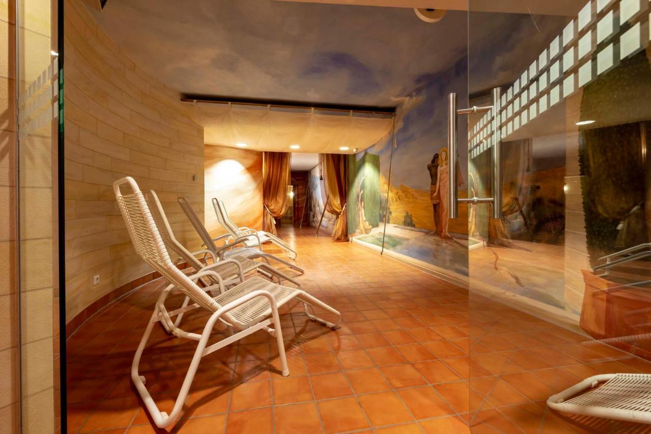 Hotel Gasthof Krone Niederstetten Eksteriør bilde